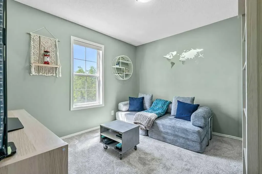 142 Elgin View SE Calgary AB T2Z 4N2