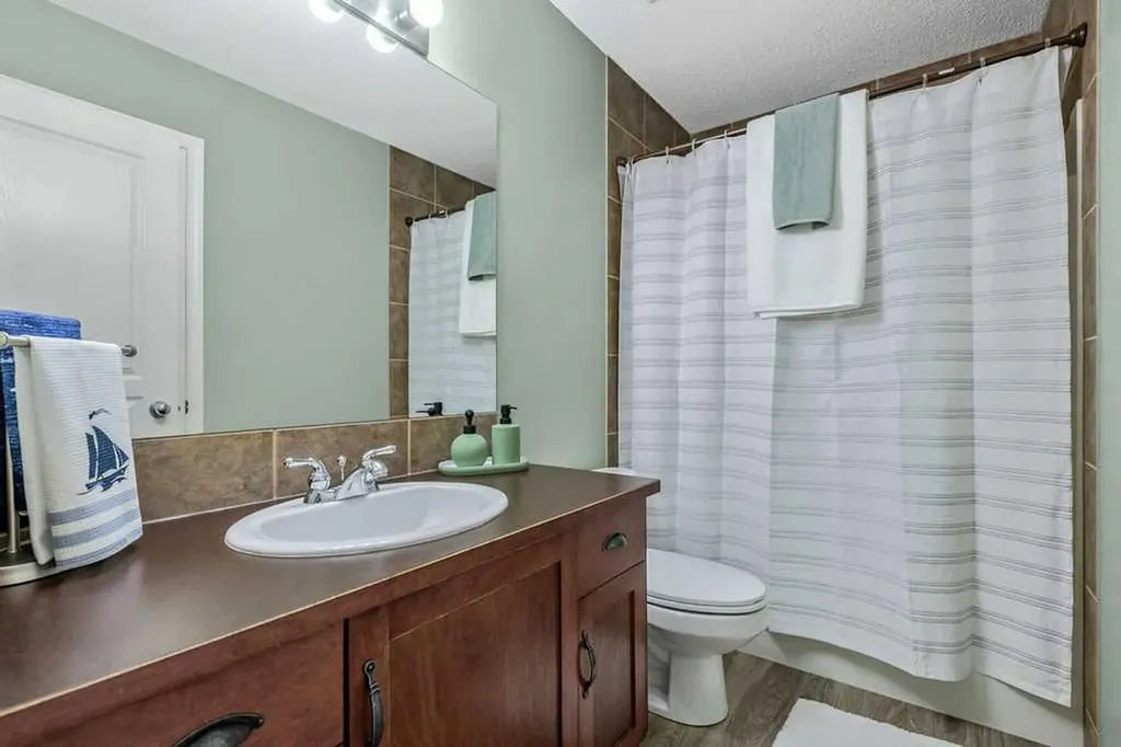 142 Elgin View SE Calgary AB T2Z 4N2