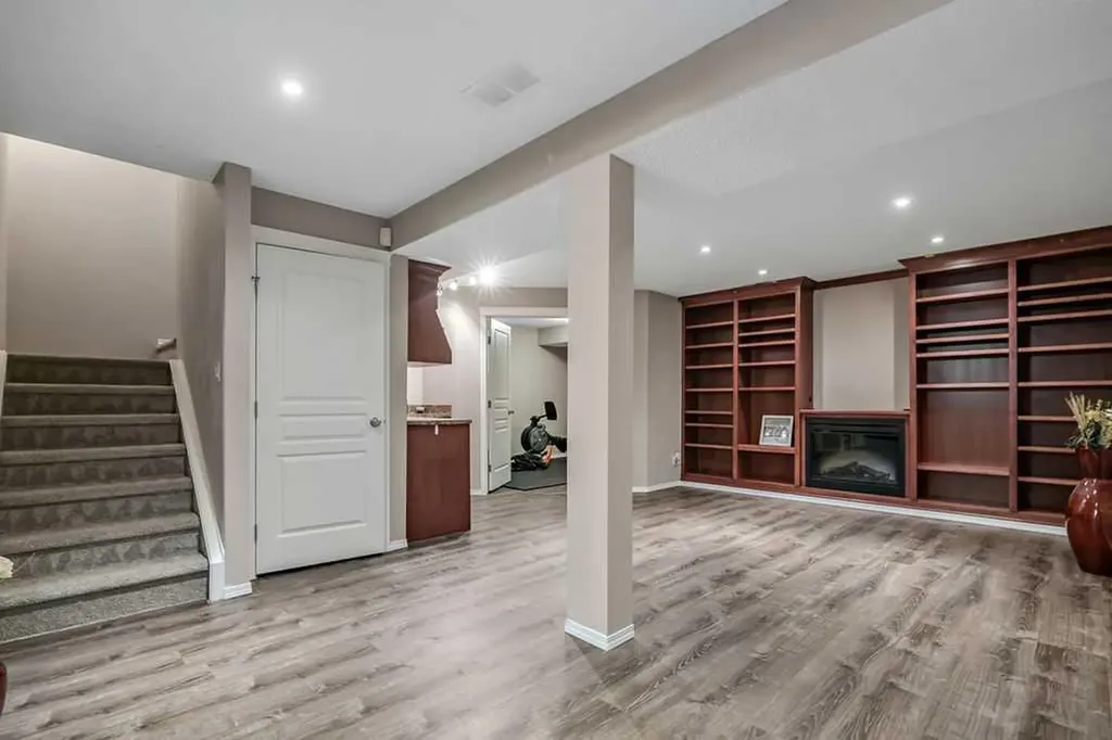 142 Elgin View SE Calgary AB T2Z 4N2