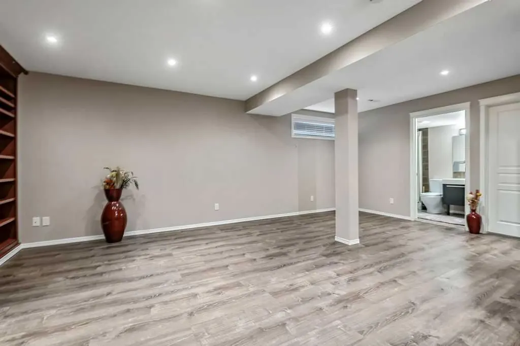 142 Elgin View SE Calgary AB T2Z 4N2