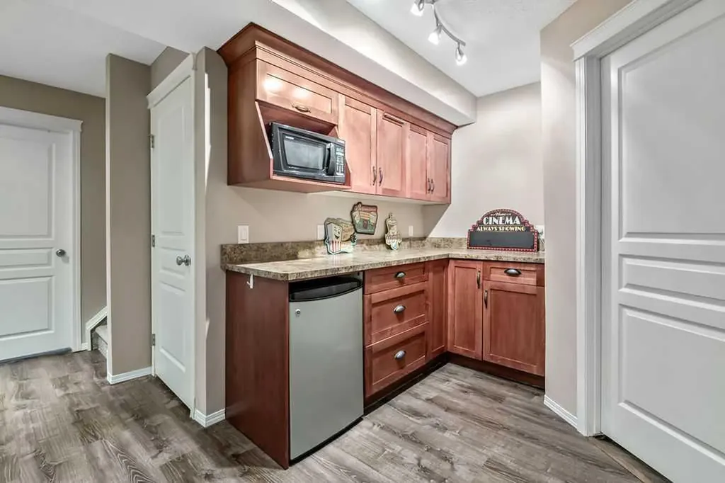 142 Elgin View SE Calgary AB T2Z 4N2