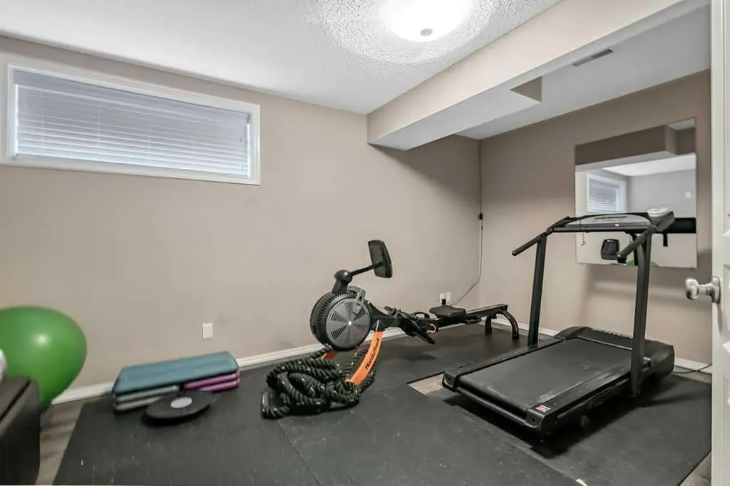 142 Elgin View SE Calgary AB T2Z 4N2