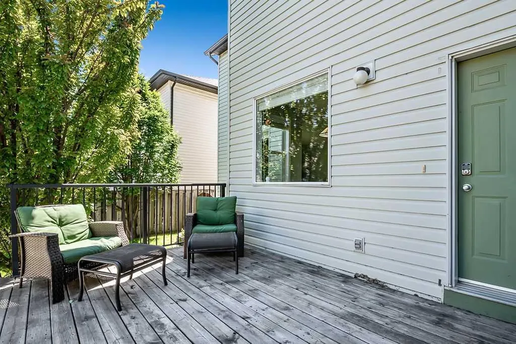142 Elgin View SE Calgary AB T2Z 4N2
