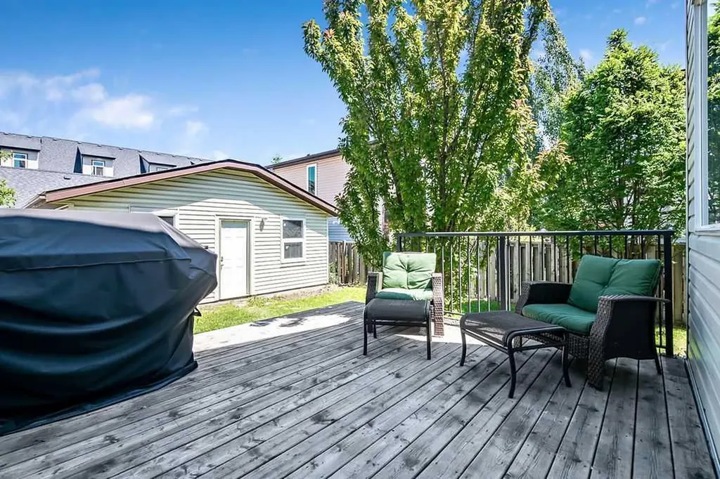 142 Elgin View SE Calgary AB T2Z 4N2