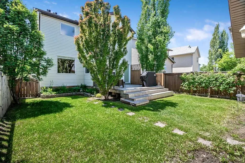 142 Elgin View SE Calgary AB T2Z 4N2