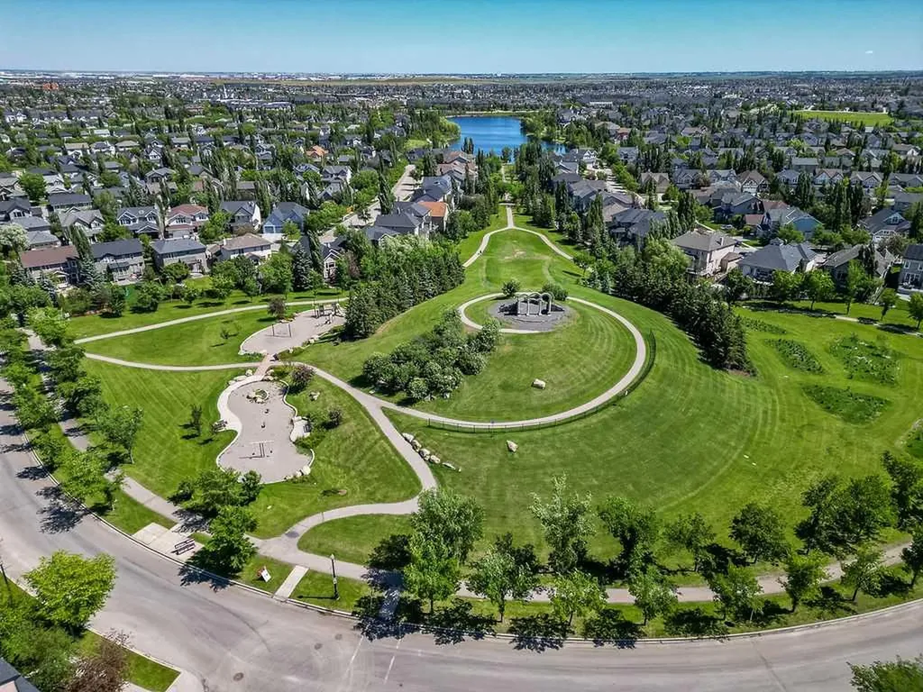 142 Elgin View SE Calgary AB T2Z 4N2