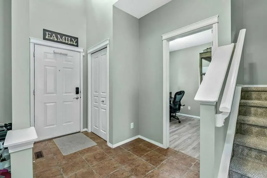 142 Elgin View SE Calgary AB T2Z 4N2