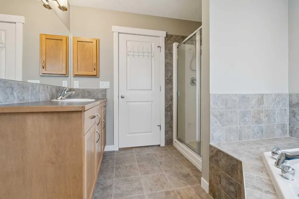 327 Panamount Point NW Calgary AB T3K 0H6