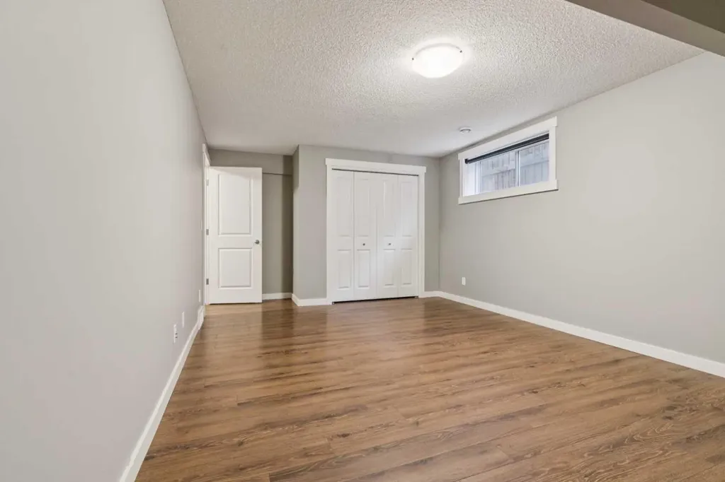 327 Panamount Point NW Calgary AB T3K 0H6