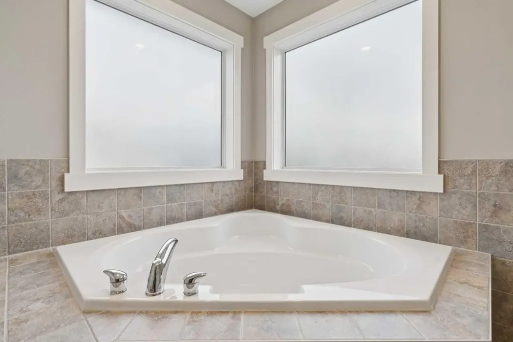327 Panamount Point NW Calgary AB T3K 0H6