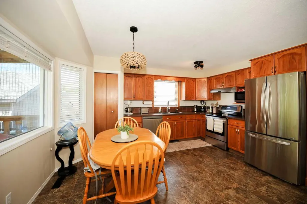 6219 54 Avenue Camrose AB T4V 4H5