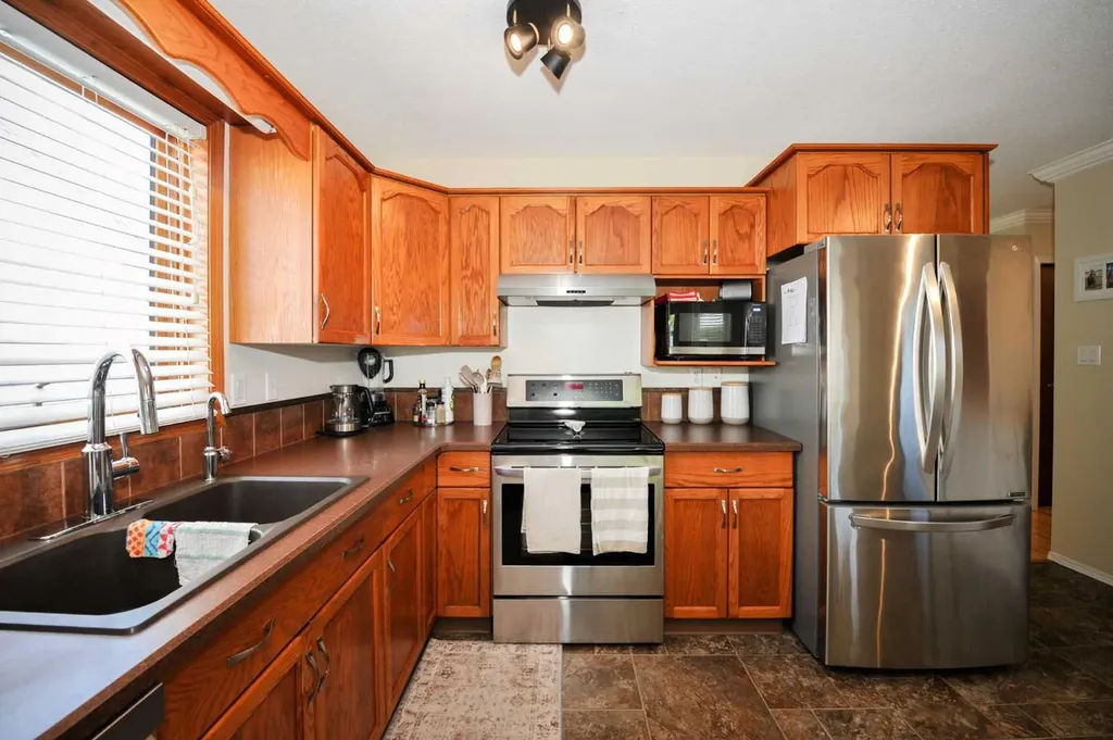 6219 54 Avenue Camrose AB T4V 4H5