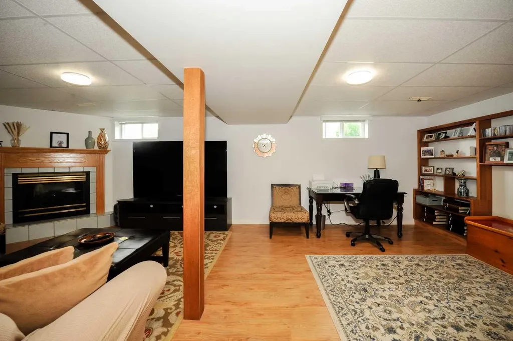 6219 54 Avenue Camrose AB T4V 4H5