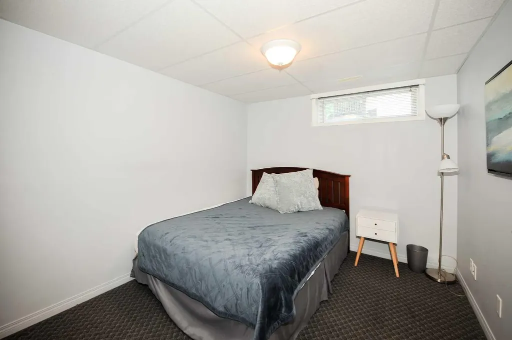 6219 54 Avenue Camrose AB T4V 4H5
