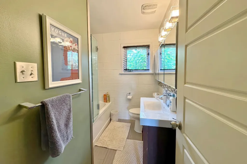 2440 22 Street NW Calgary AB T2M 3W6