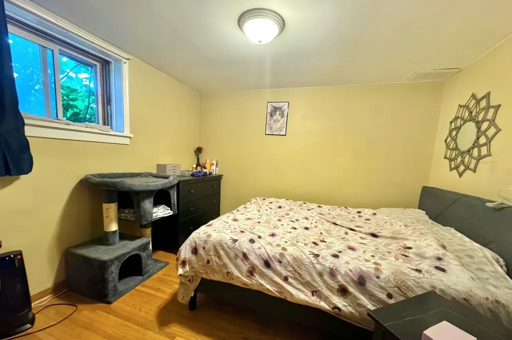 2440 22 Street NW Calgary AB T2M 3W6