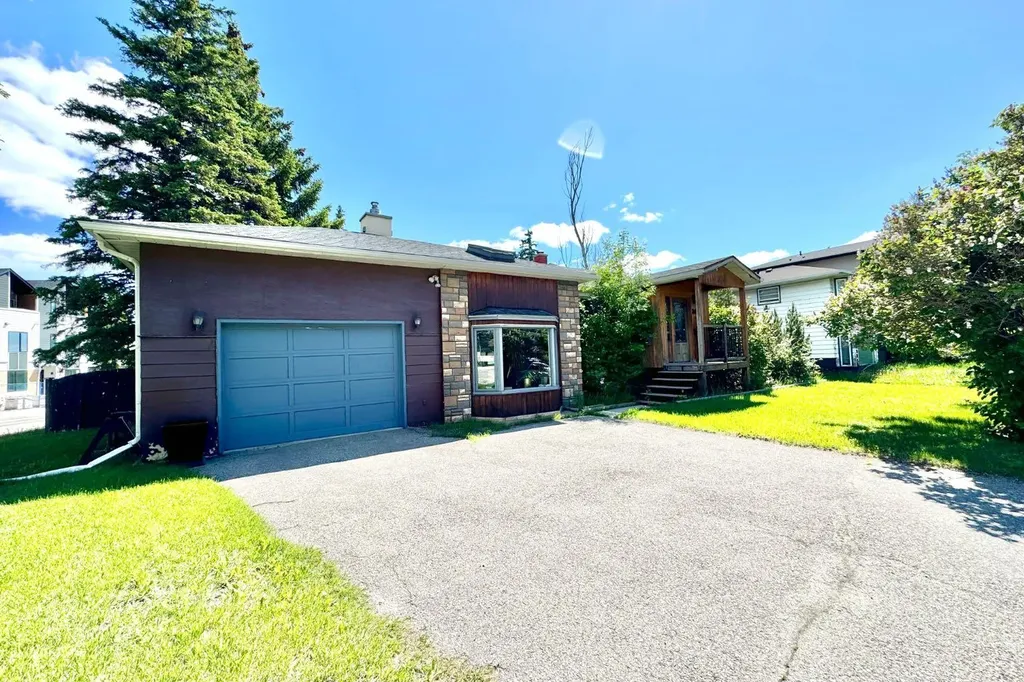 2440 22 Street NW Calgary AB T2M 3W6