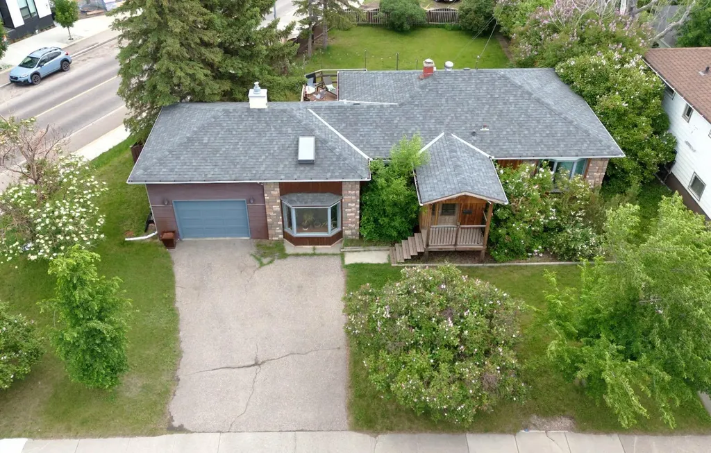 2440 22 Street NW Calgary AB T2M 3W6