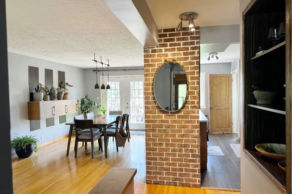 2440 22 Street NW Calgary AB T2M 3W6