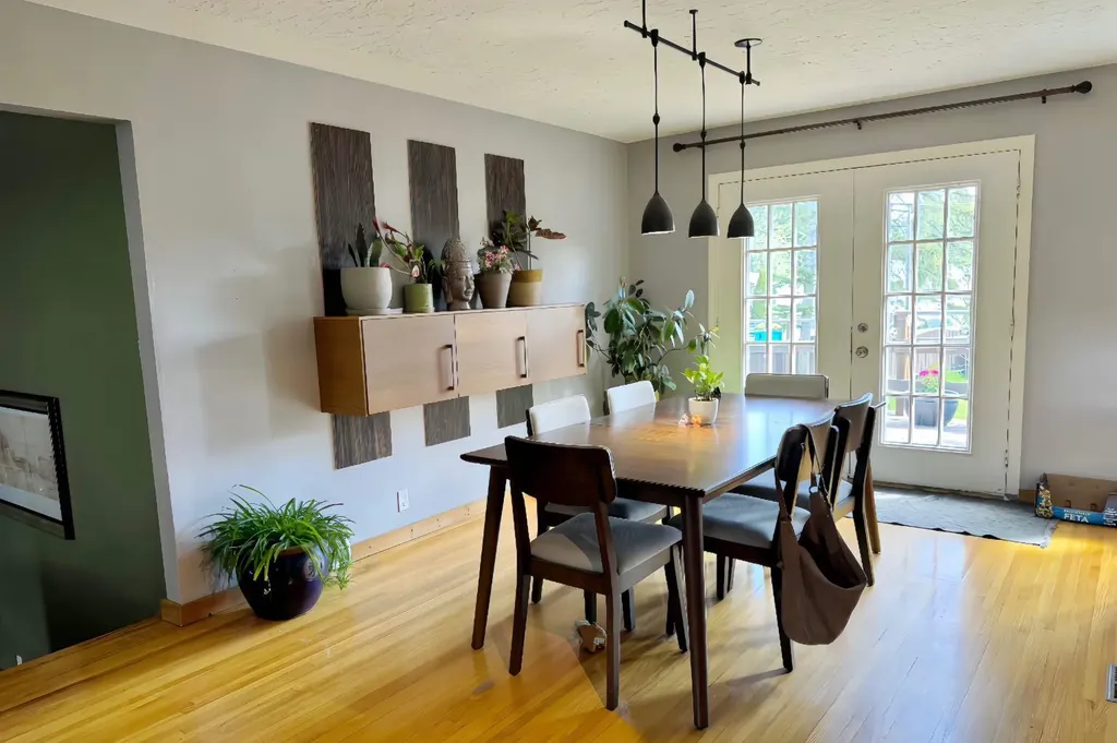 2440 22 Street NW Calgary AB T2M 3W6