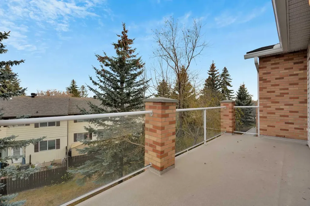 165 Manora Place NE Calgary AB T2A7X5