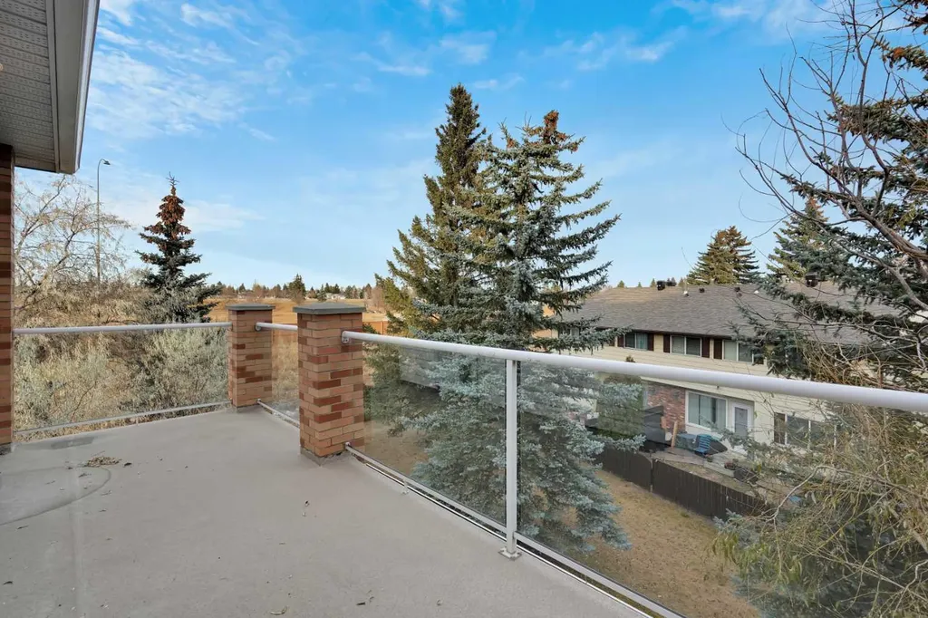 165 Manora Place NE Calgary AB T2A7X5