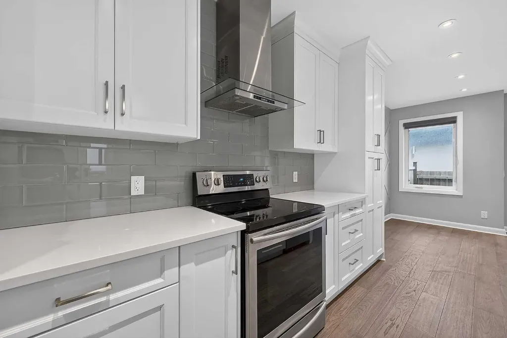 530 56 Avenue SW Calgary AB T2V 0G7