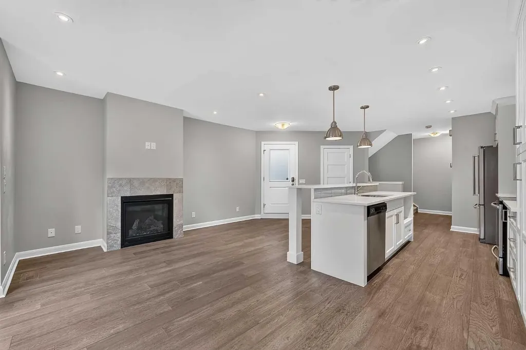 530 56 Avenue SW Calgary AB T2V 0G7