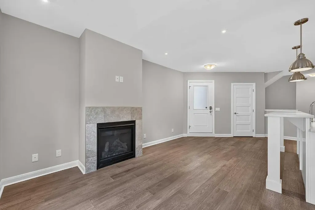 530 56 Avenue SW Calgary AB T2V 0G7