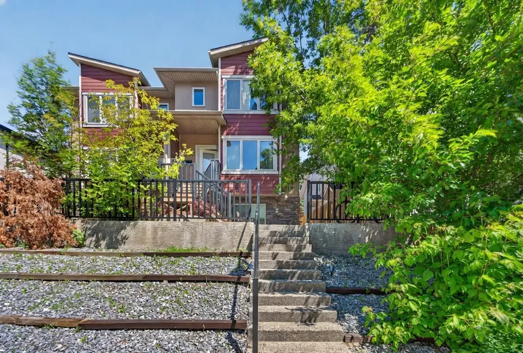 530 56 Avenue SW Calgary AB T2V 0G7