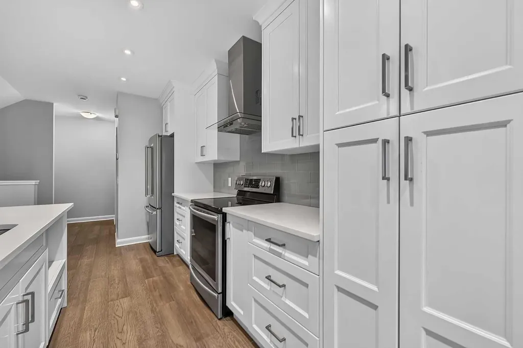 530 56 Avenue SW Calgary AB T2V 0G7
