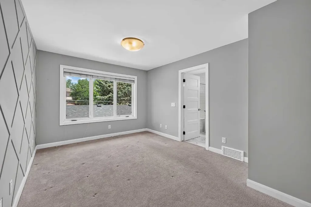 530 56 Avenue SW Calgary AB T2V 0G7