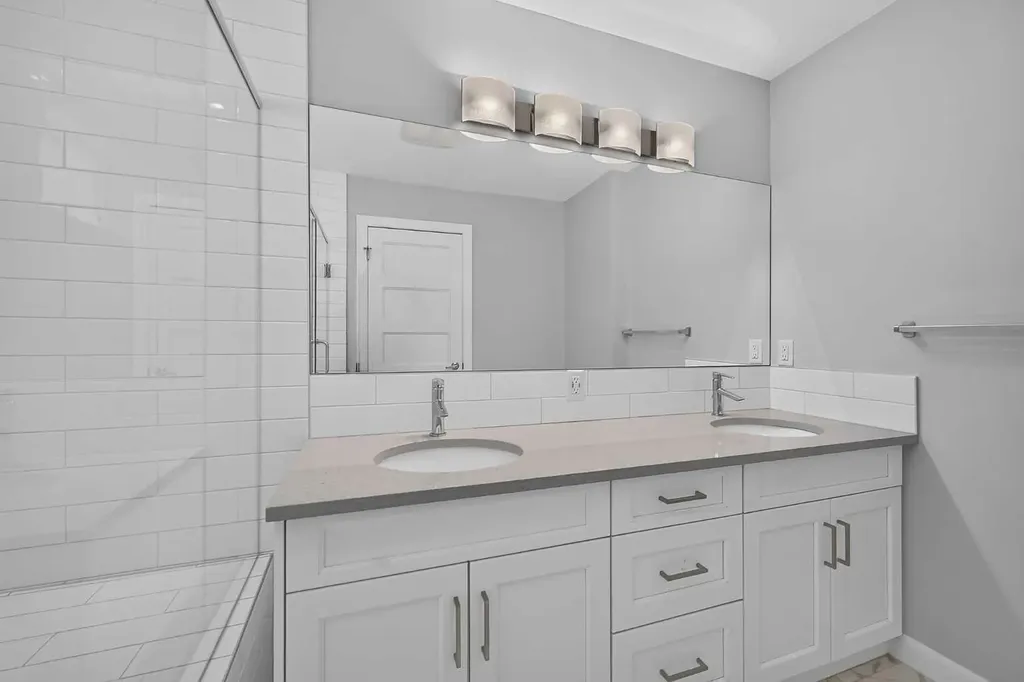 530 56 Avenue SW Calgary AB T2V 0G7