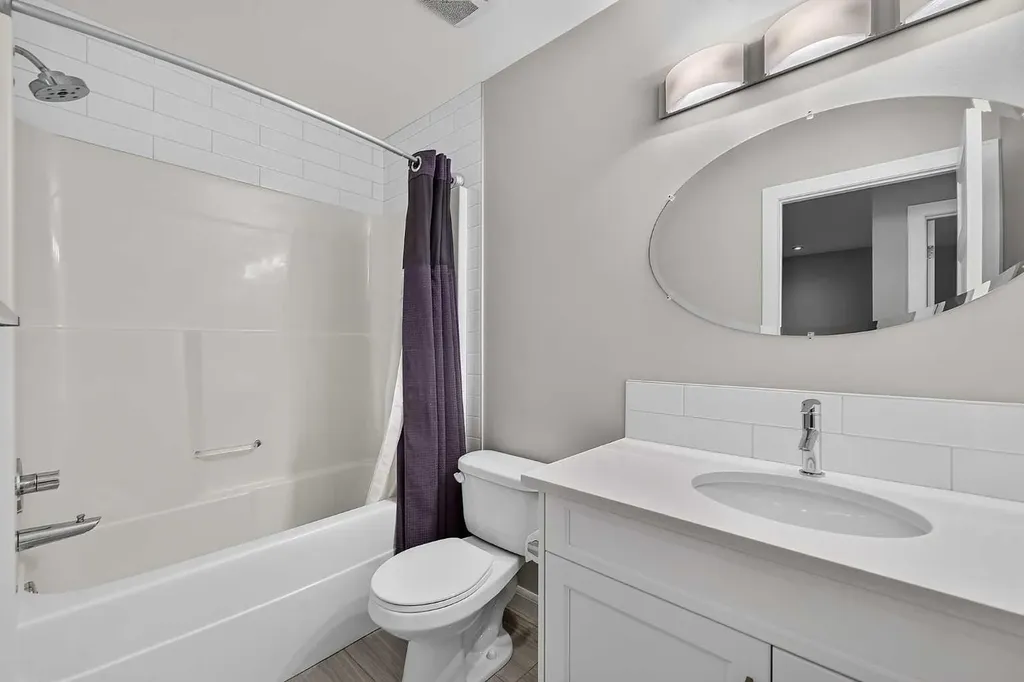 530 56 Avenue SW Calgary AB T2V 0G7