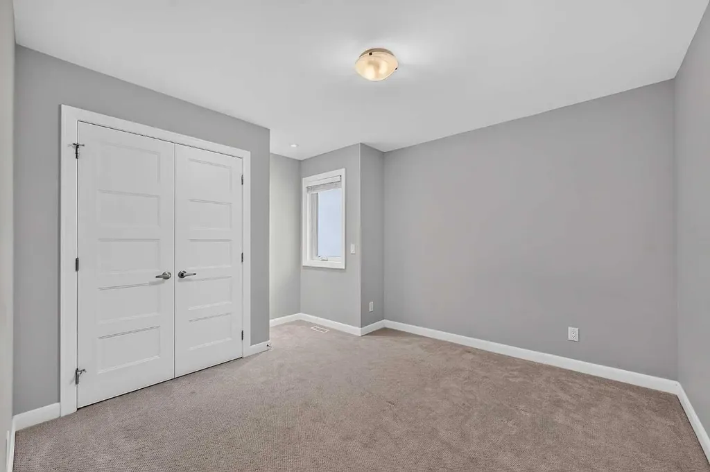 530 56 Avenue SW Calgary AB T2V 0G7