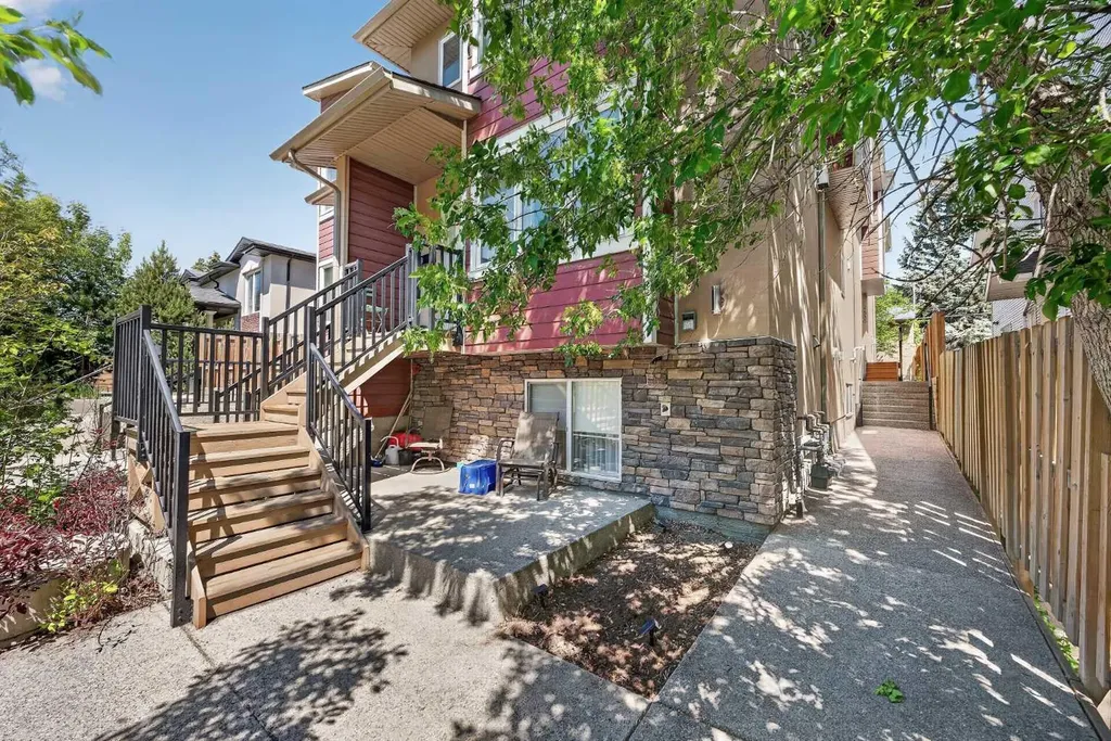 530 56 Avenue SW Calgary AB T2V 0G7