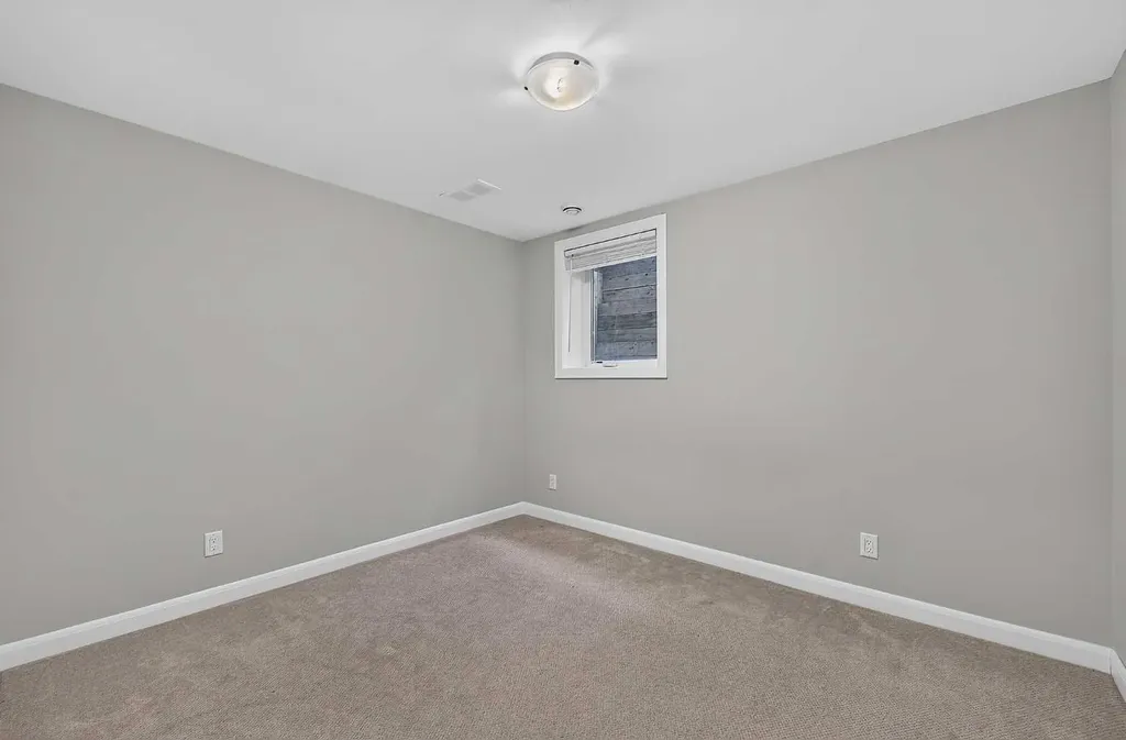 530 56 Avenue SW Calgary AB T2V 0G7