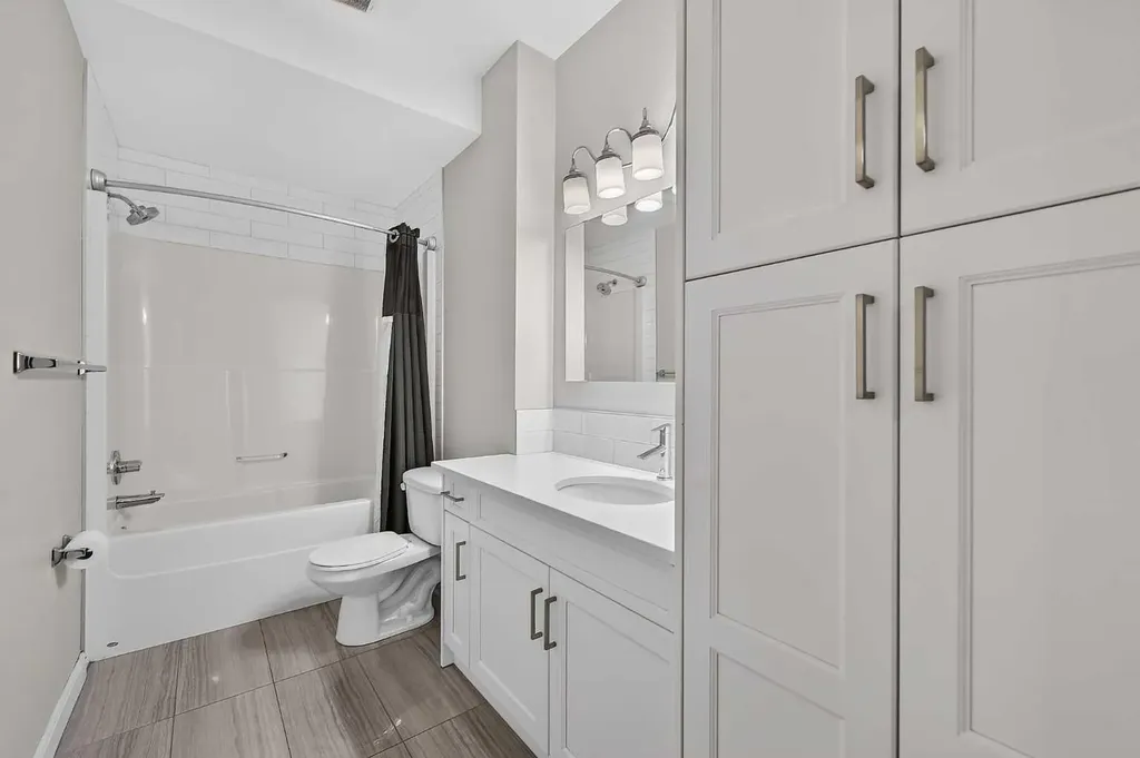 530 56 Avenue SW Calgary AB T2V 0G7