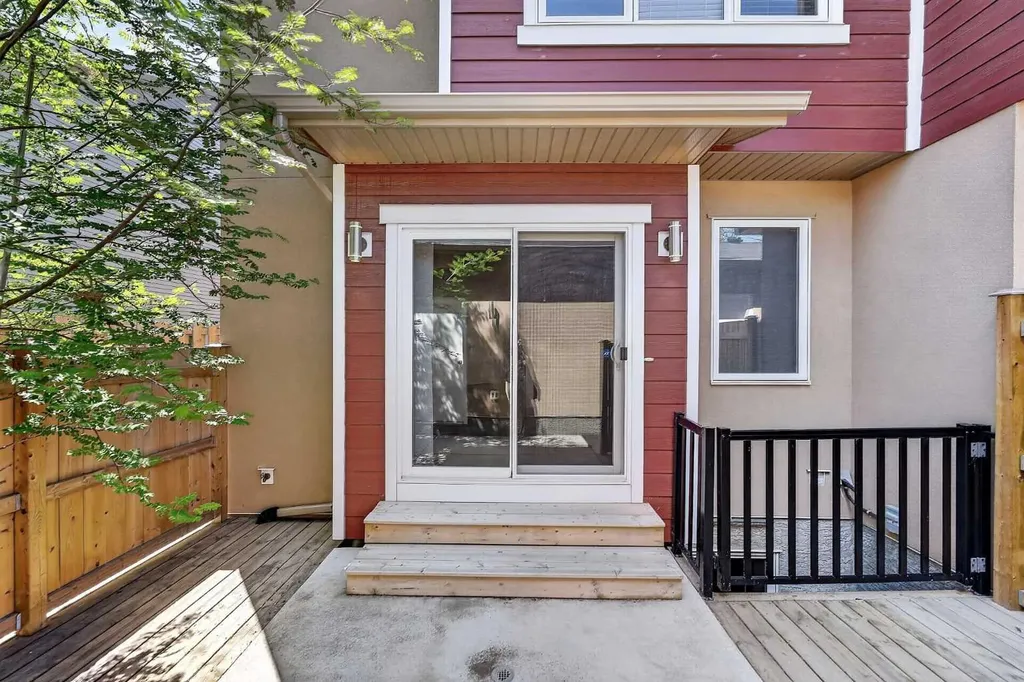 530 56 Avenue SW Calgary AB T2V 0G7
