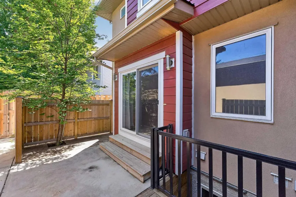 530 56 Avenue SW Calgary AB T2V 0G7