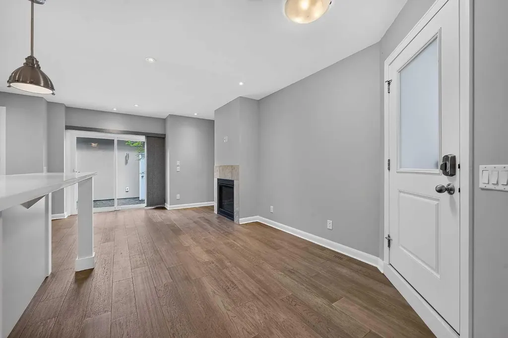 530 56 Avenue SW Calgary AB T2V 0G7