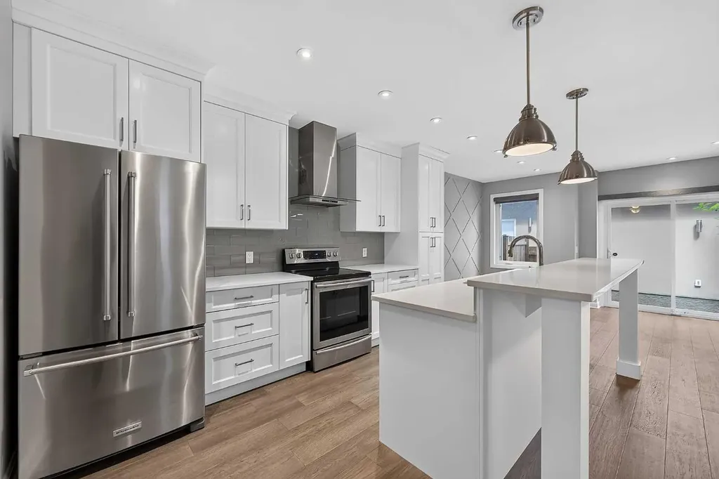 530 56 Avenue SW Calgary AB T2V 0G7