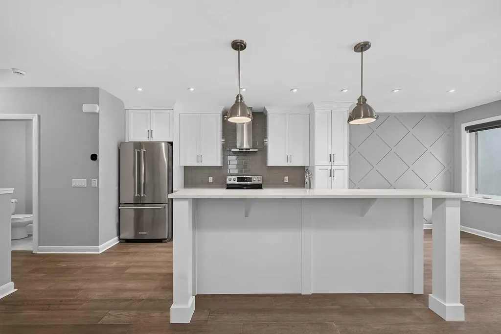 530 56 Avenue SW Calgary AB T2V 0G7
