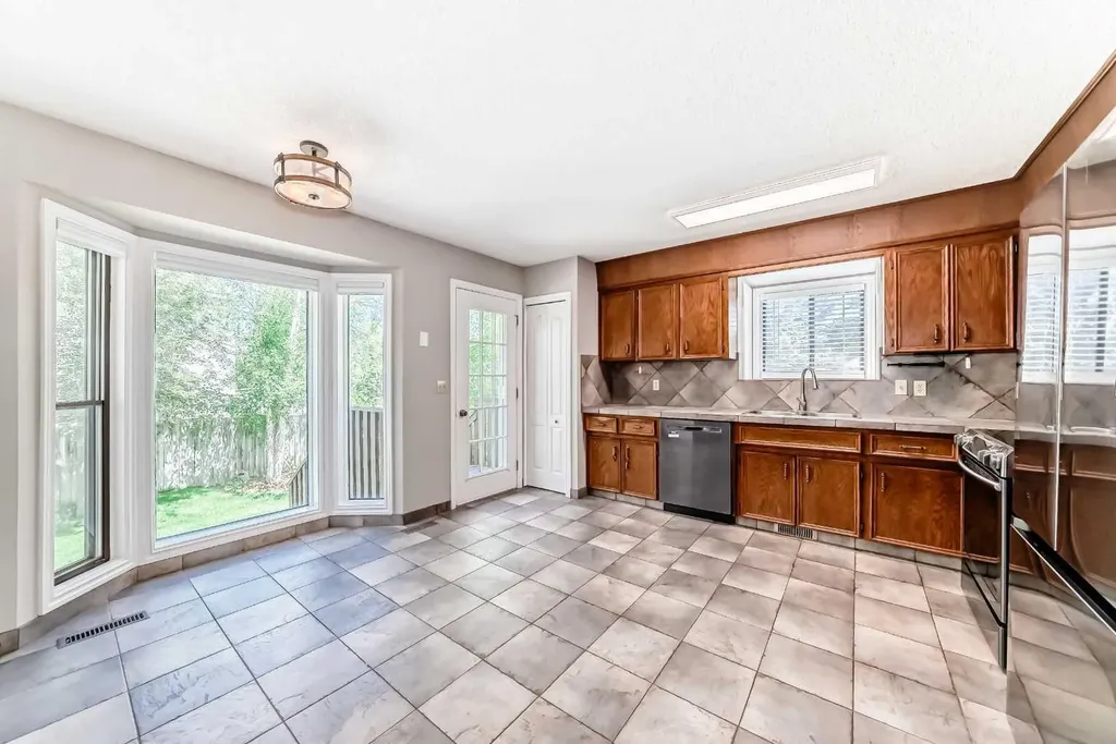 55 Woodstock Way SW Calgary AB T2W5X3