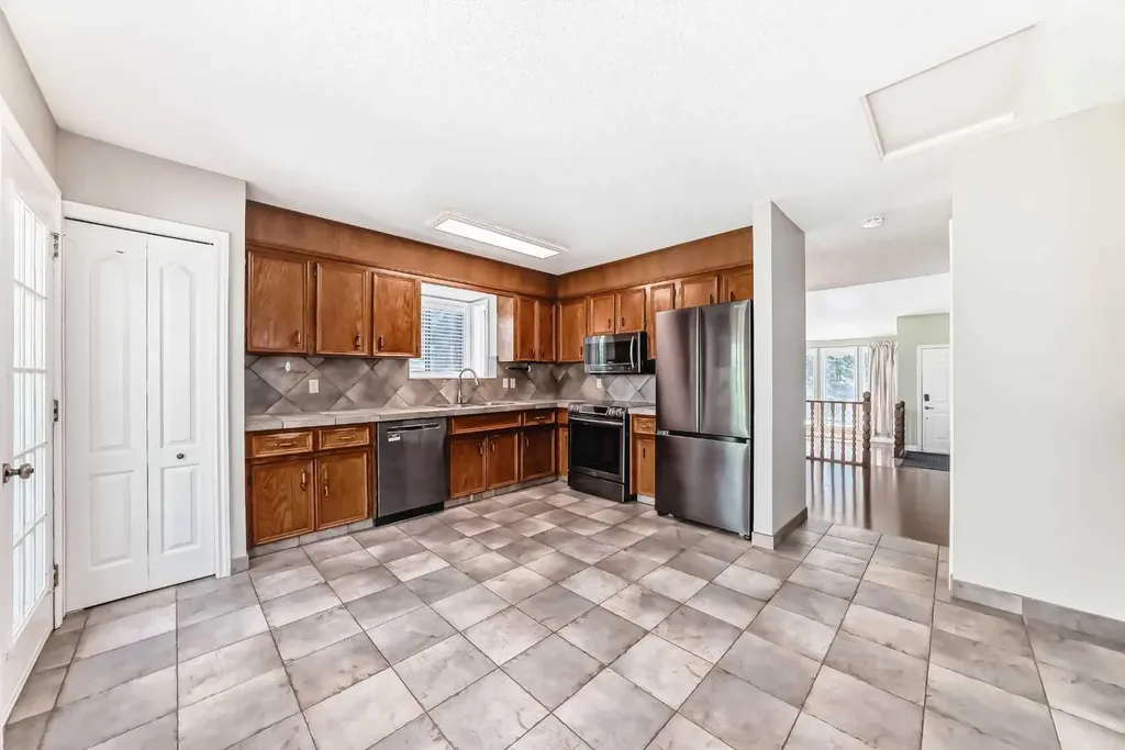55 Woodstock Way SW Calgary AB T2W5X3