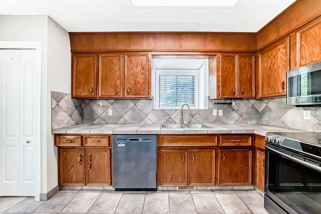 55 Woodstock Way SW Calgary AB T2W5X3