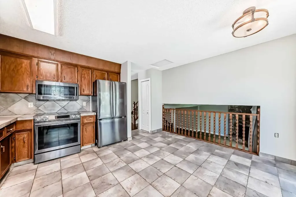 55 Woodstock Way SW Calgary AB T2W5X3