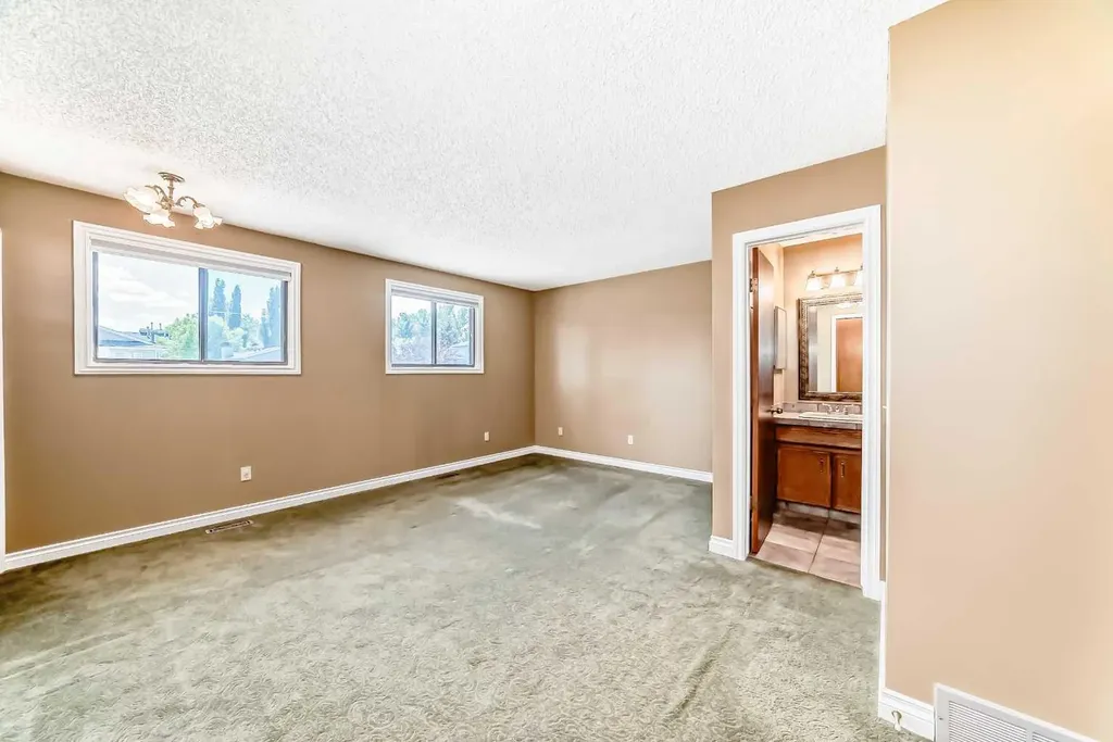 55 Woodstock Way SW Calgary AB T2W5X3