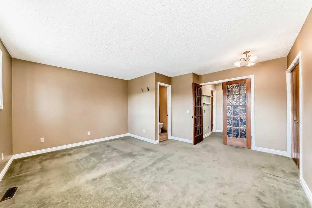 55 Woodstock Way SW Calgary AB T2W5X3
