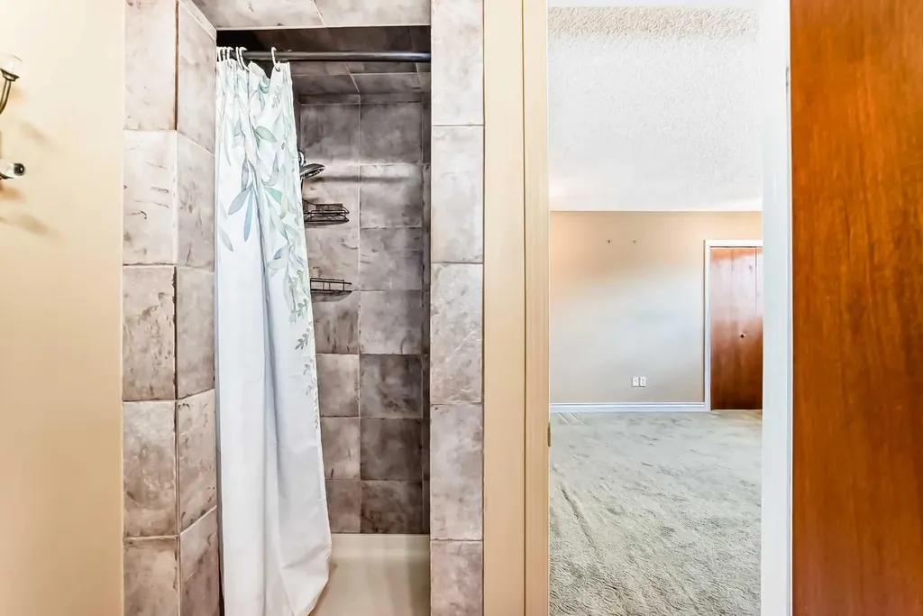 55 Woodstock Way SW Calgary AB T2W5X3